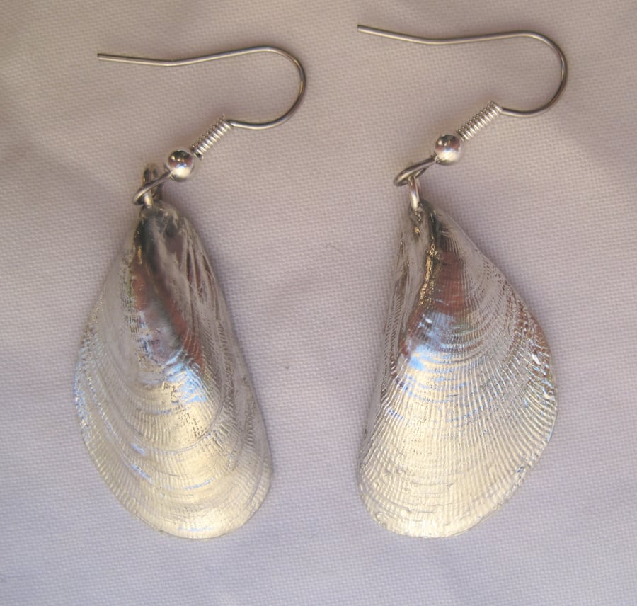 Textured mussel shell pewter earrings