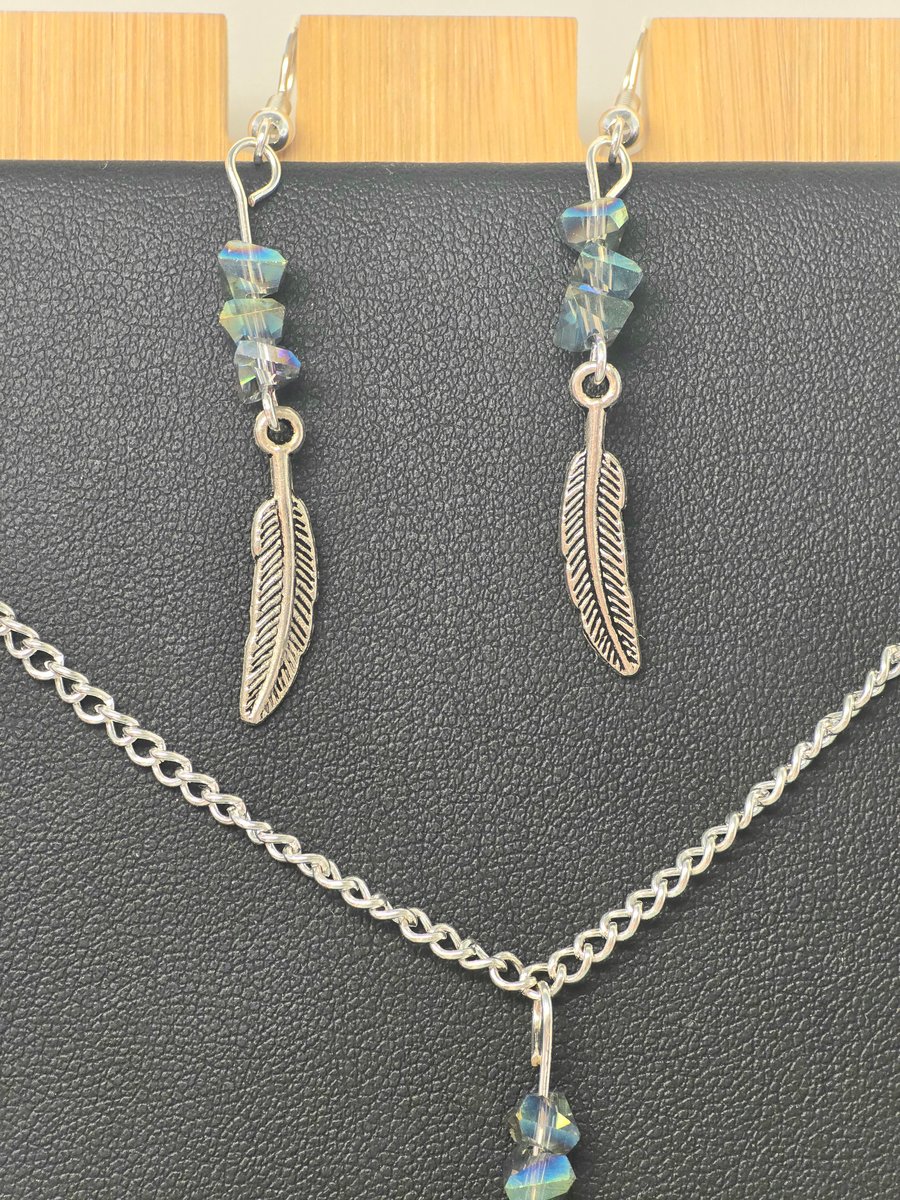 Glass Chip with silver metal charm feather necklace and earrings Jewellery Set
