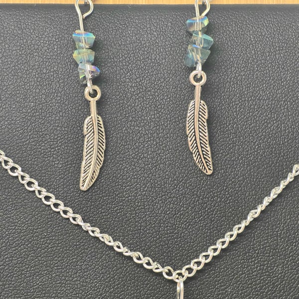 Glass Chip with silver metal charm feather necklace and earrings Jewellery Set