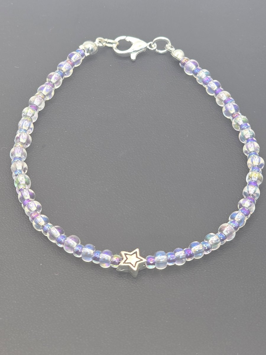 Metallic and clear seed bead star bracelet