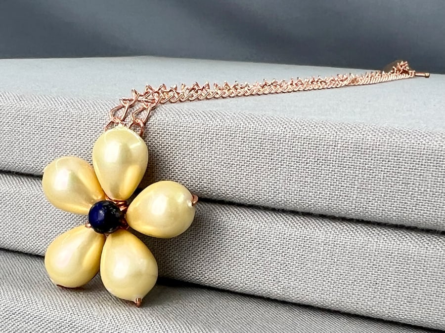 Dainty Sunflower Pendant Necklace