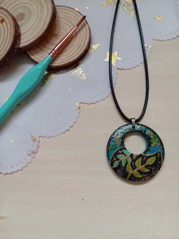 Green leaf wooden necklace 