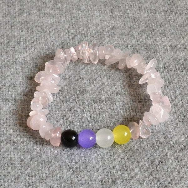Nonbinary Pride – Elastic Bracelet with Glass Beads and Rose Quartz Chip