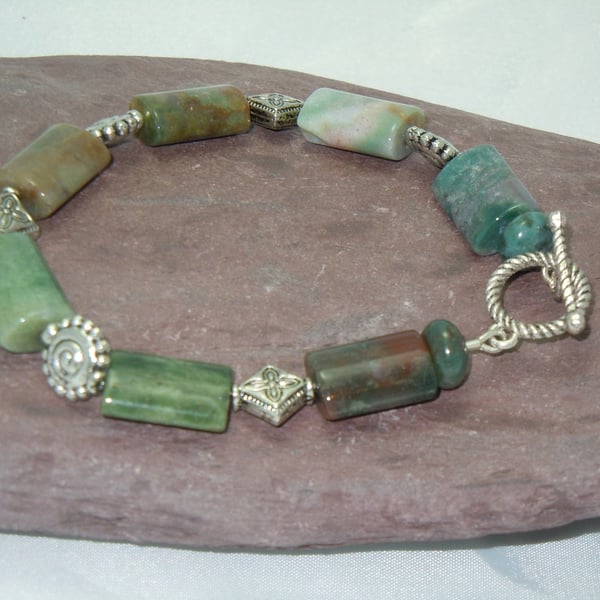 Semiprecious Indian Agate bracelet with silver plate beads