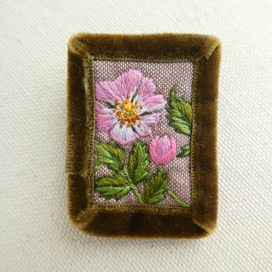 Wild Rose brooch - hand stitched 