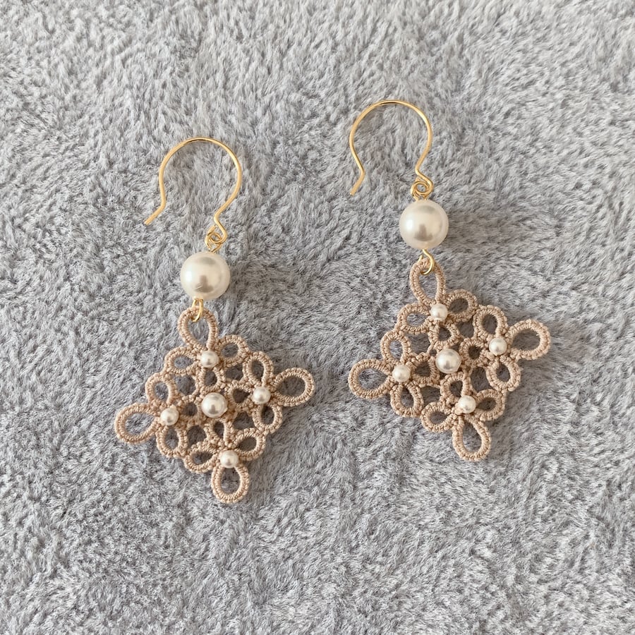 Elegant tatting lace earrings 