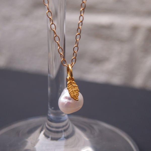 "Pear" pearl pendant