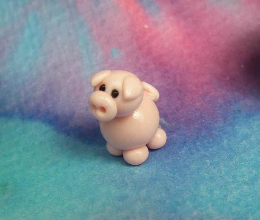 1 x Tiny Piglet Pig just .5" OOAK Sculpt by Ann Galvin Gnome Village