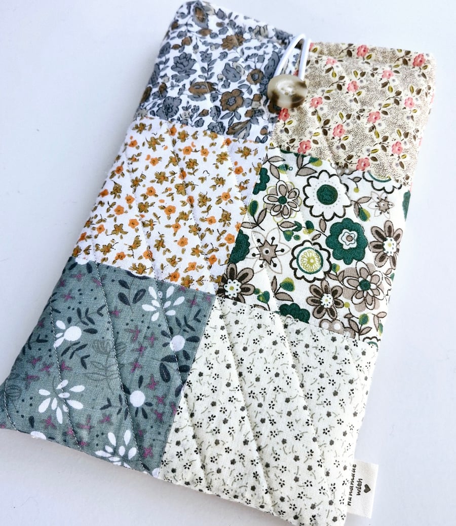 Quilted Craft Patchwork eReader Kindle Gadget Notebook Book Sleeve Cover - Gift