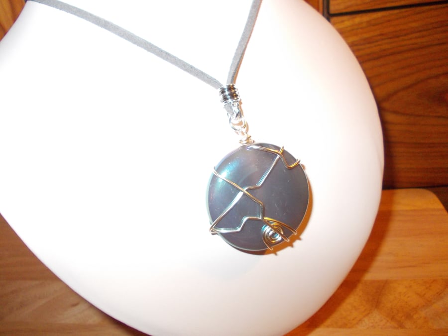 Wire wrapped agate coin necklace