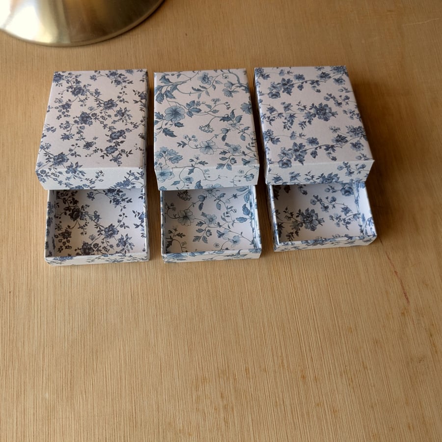 A three-box set of ultra-thin gift boxes for earrings