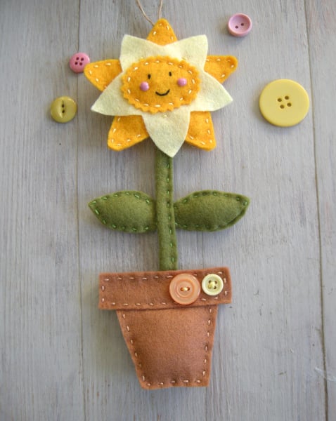 Sewing kit Craft kit Make and sew a daffodil decoration