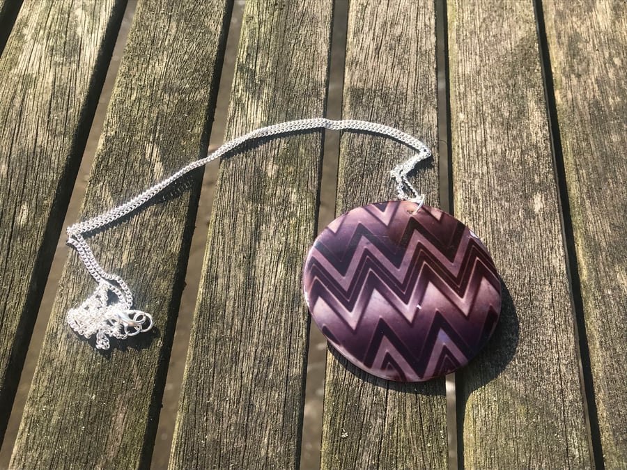 Light and dark grey zig zag pattern shell pendant