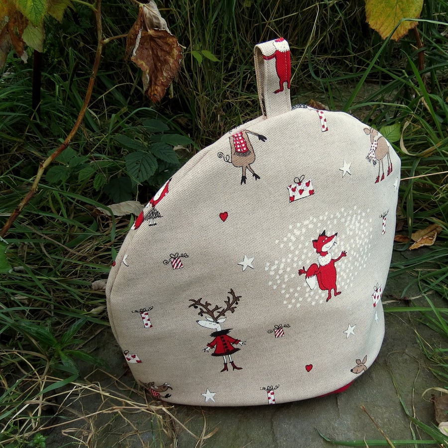   A festive tea cosy, size large.  30cm in width.  Christmas. 