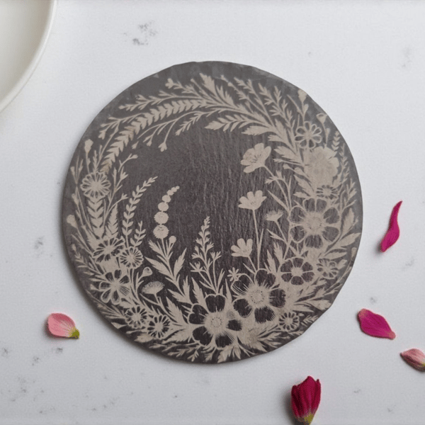 Floral Wreath Slate Coaster – 10cm Round Rustic Stone Design