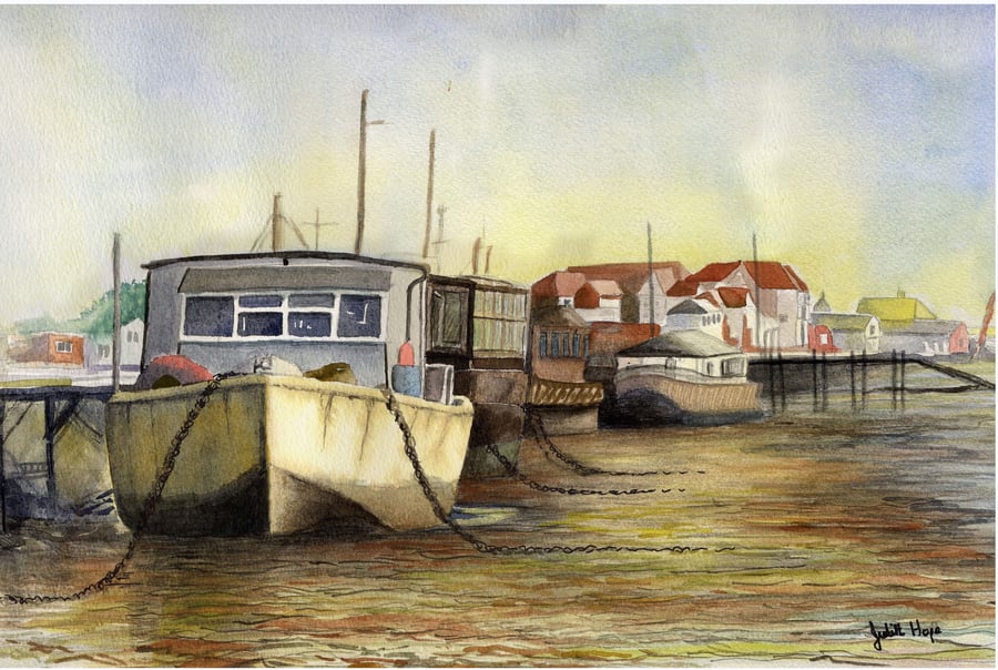 Burnham-on-Crouch Concrete Barges – Snug Homes