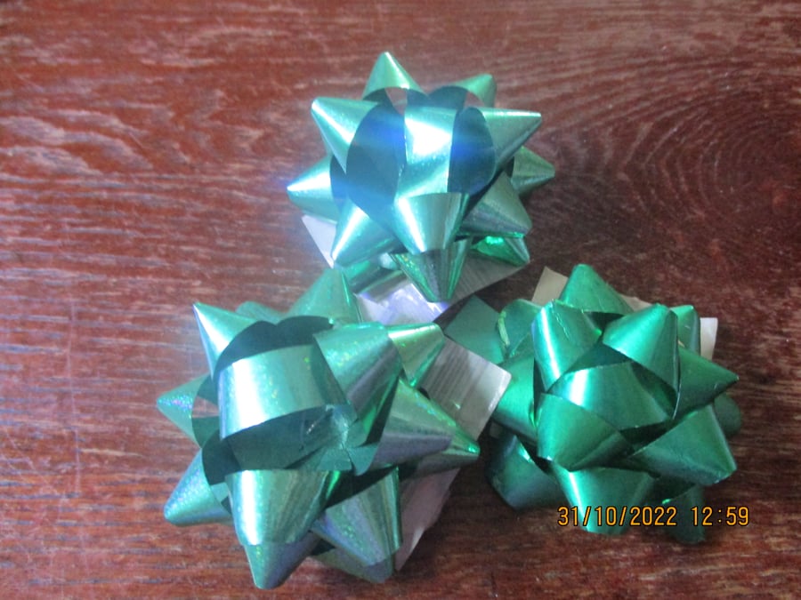 3 Green Bows