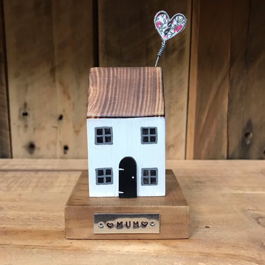 Wooden House with Heart for Mum Mother’s day