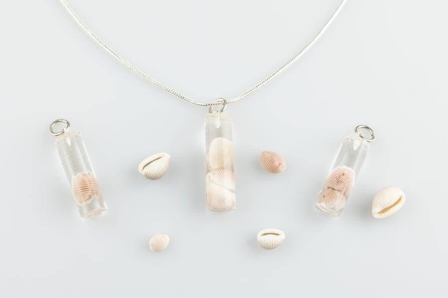 Cowrie shell necklace, elusive Grotie Buckie!