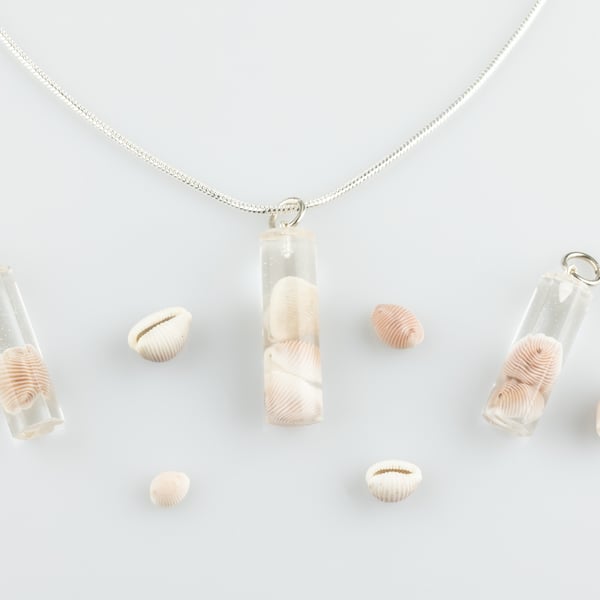 Cowrie shell necklace, elusive Grotie Buckie!