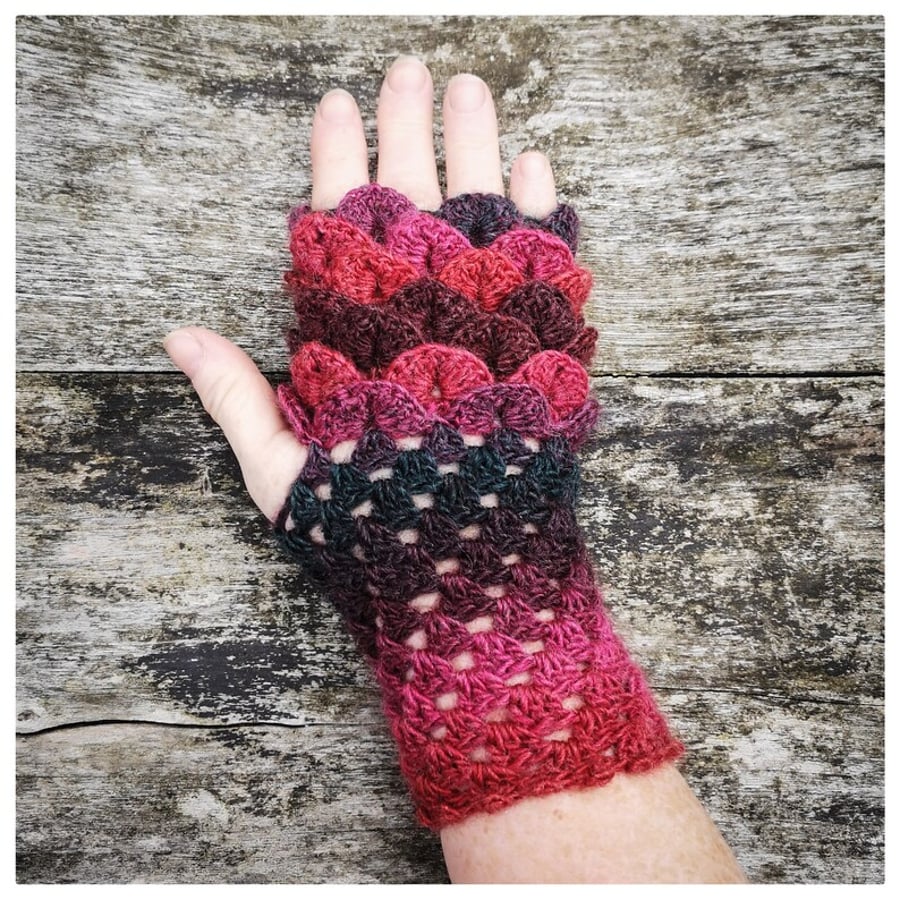 Dragon Scale Gloves 