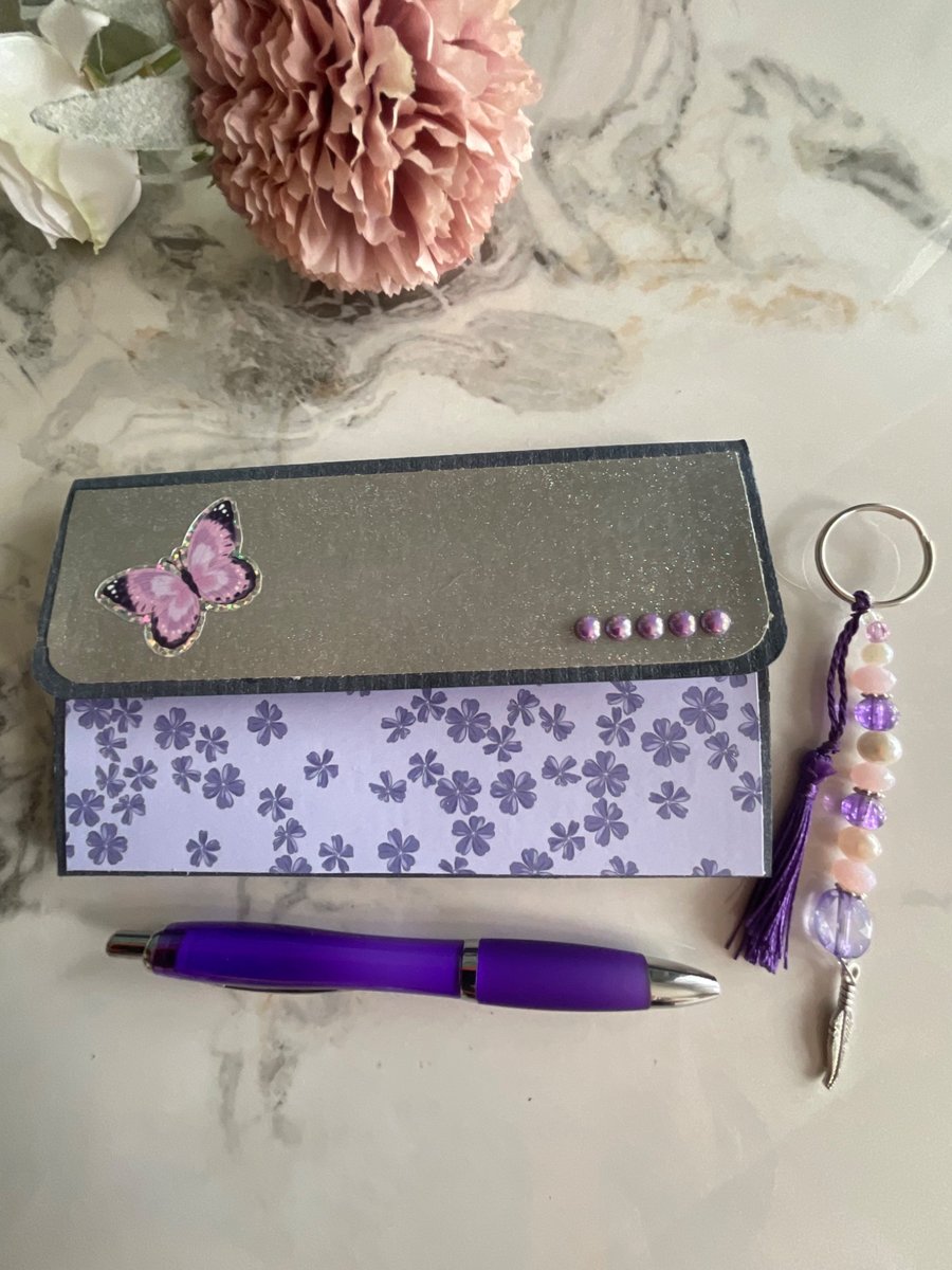 Stylish fold out notebook gift set with coordinating pen and beaded keyring
