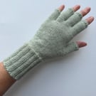Fingerless gloves alpaca green