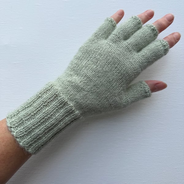 Fingerless gloves alpaca green