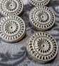 11 16" 18mm 28L Gold and White Buttons, Italian, lightweight - Image 4