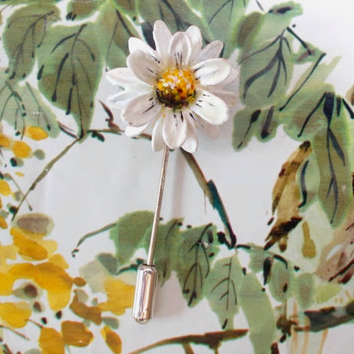 White MARGUERITE DAISY PIN : Daisy Lapel Flower Brooch, Hand Painted