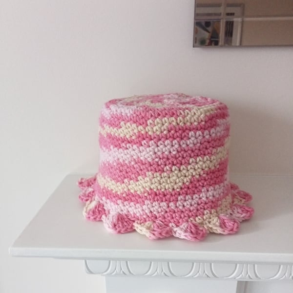 CROCHET Strawberry Ombre Toilet Roll Cover