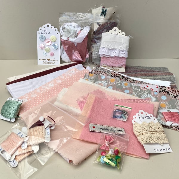 Textile sewing project box, Slow stitching mindful kit, ref 24