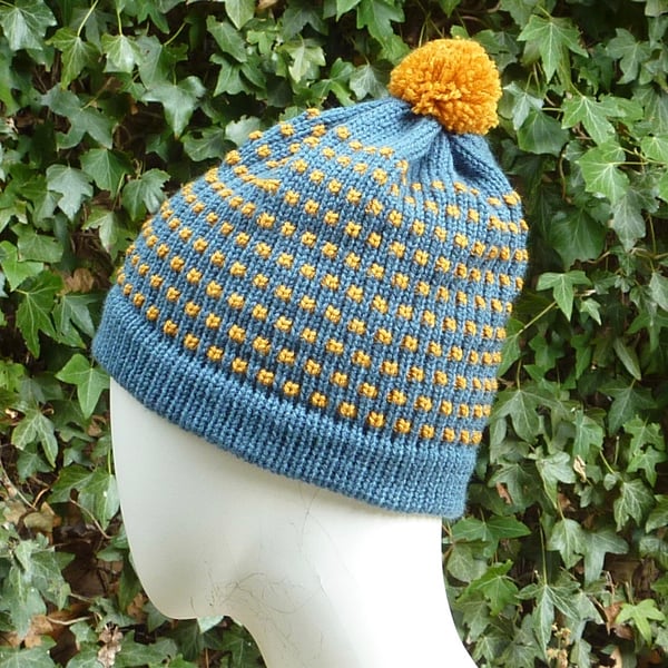 Woman's knitted beanie