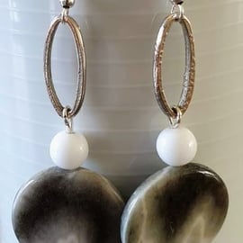 Round marble effect earrings