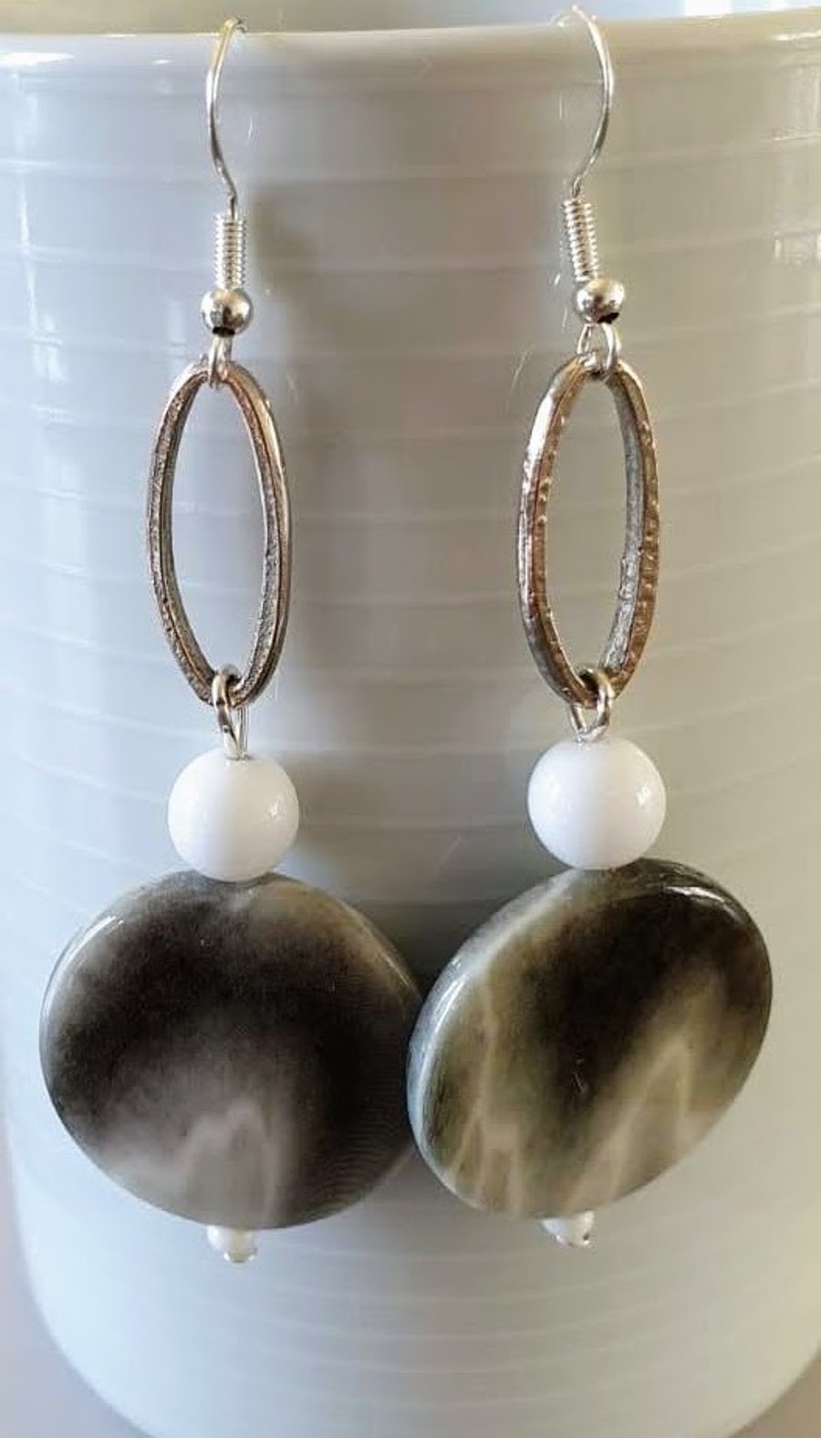 Round marble effect earrings