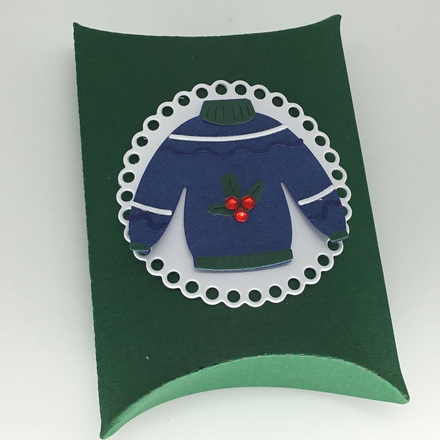 Small pillow Christmas gift box - holly jumper