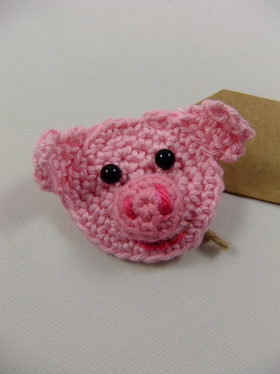 'Hello Gorgeous!' Crochet Piggy Brooch