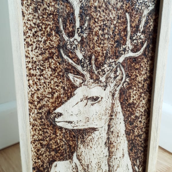 Red deer pyrography wooden wine box