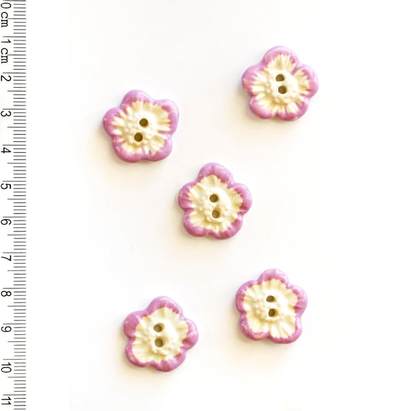 L92 Pink Flower Buttons
