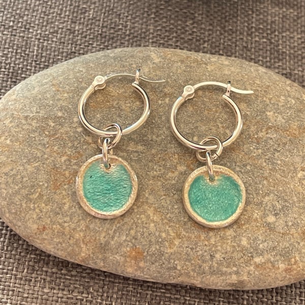 Hoop earrings with turquoise enamel