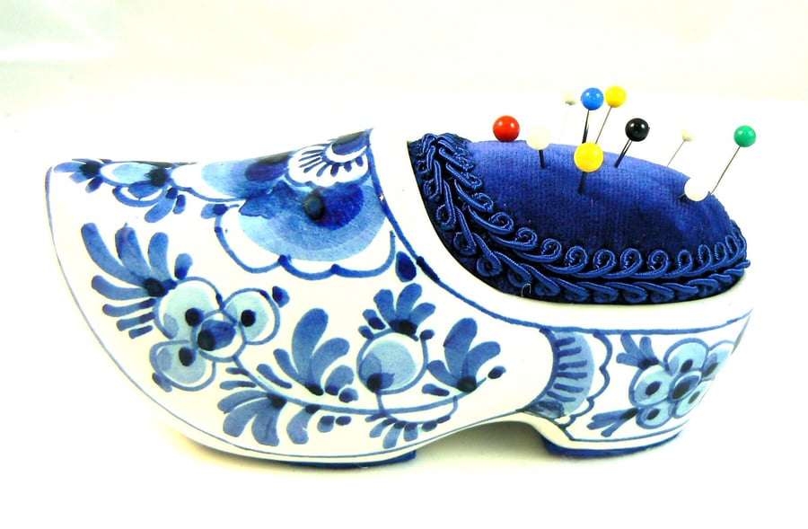 Delft clog pin cushion 