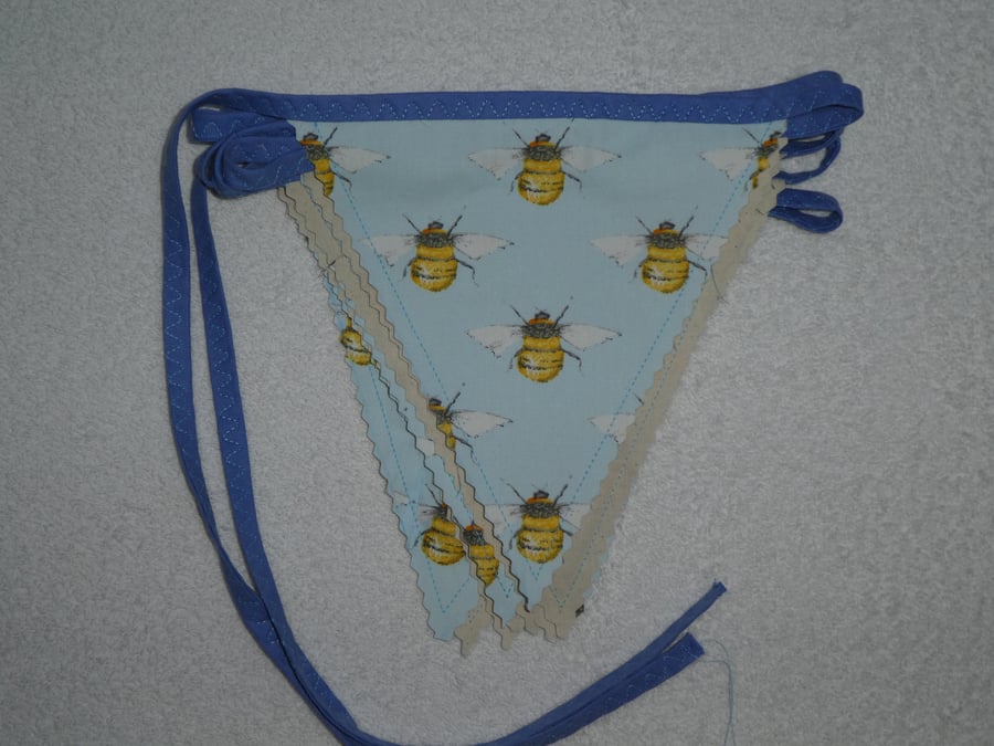  Bunting. Bees. 3.5 m in length and 12 flags. Lined Cream Backing.Dark Blue Bias