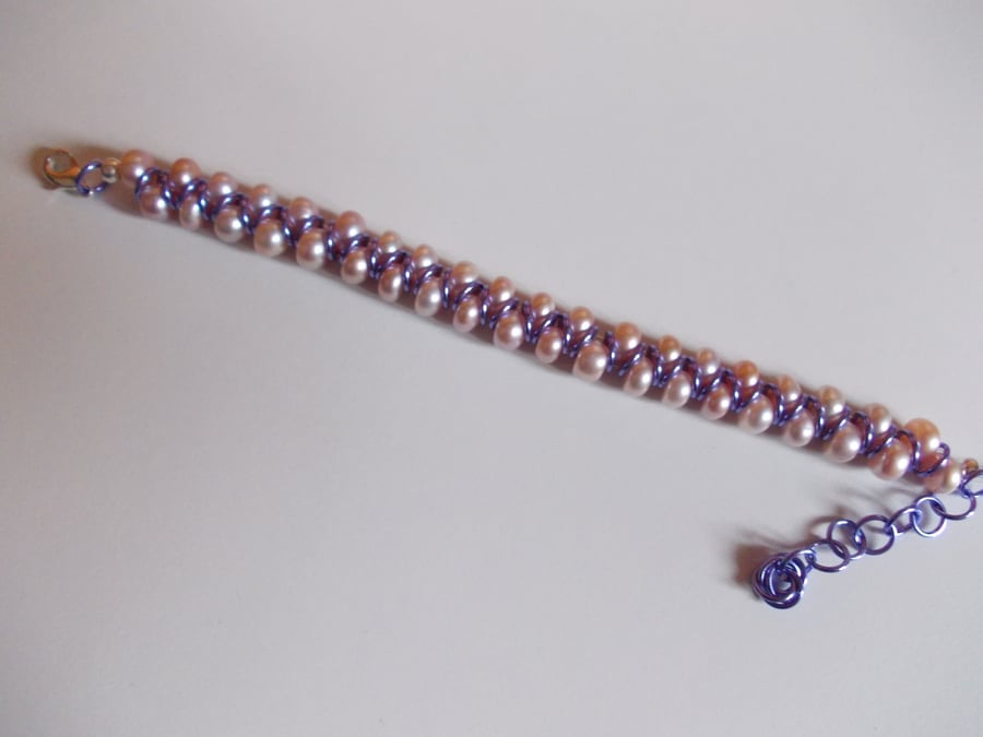 Peach pearl goddess style bracelet