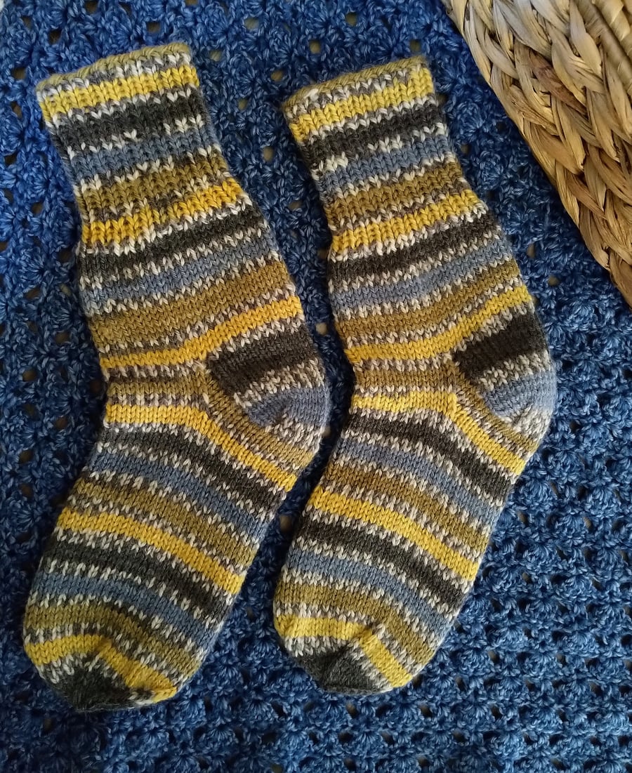 Hand-knitted pure wool socks in multicolours 