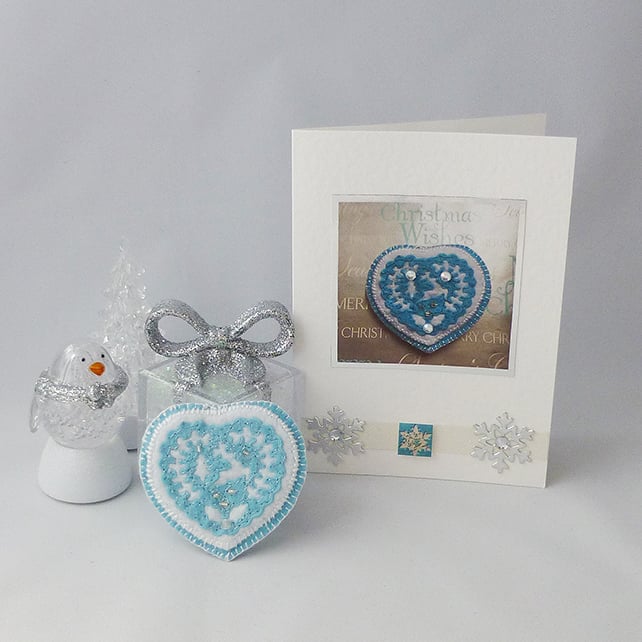 Christmas heart brooch