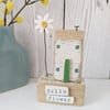 Little House with Clay Daisy 'Hello Flower'