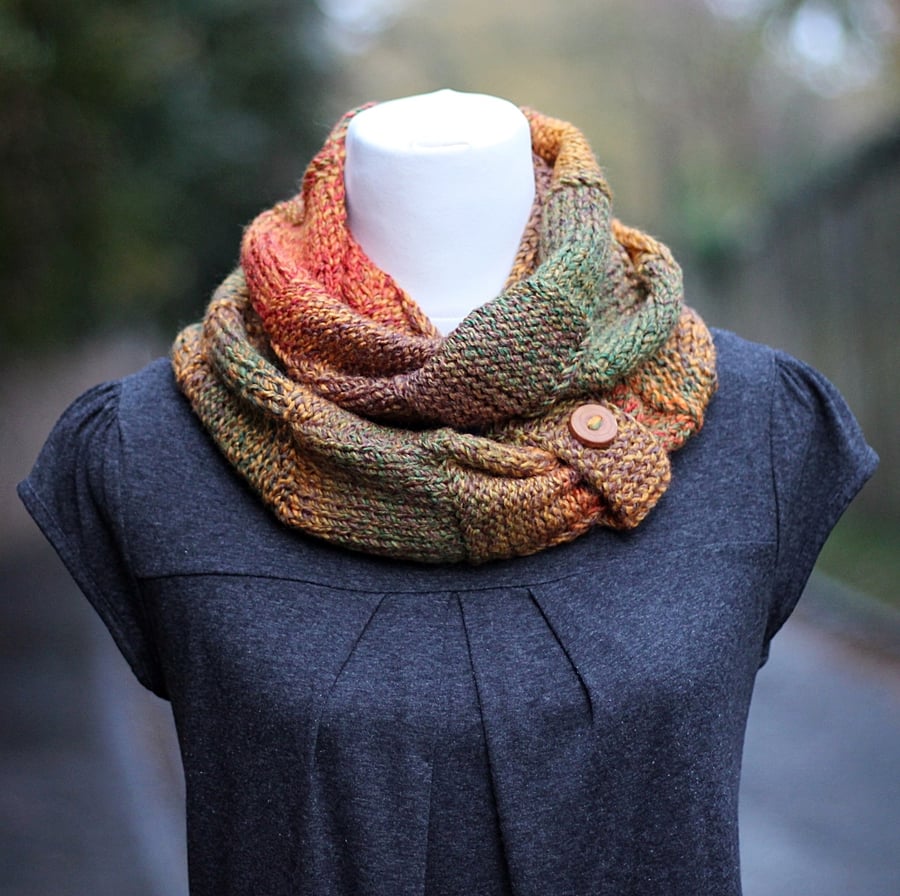 SCARF, knitted infinity loop scarf, chunky autumn shades button snood, cowl