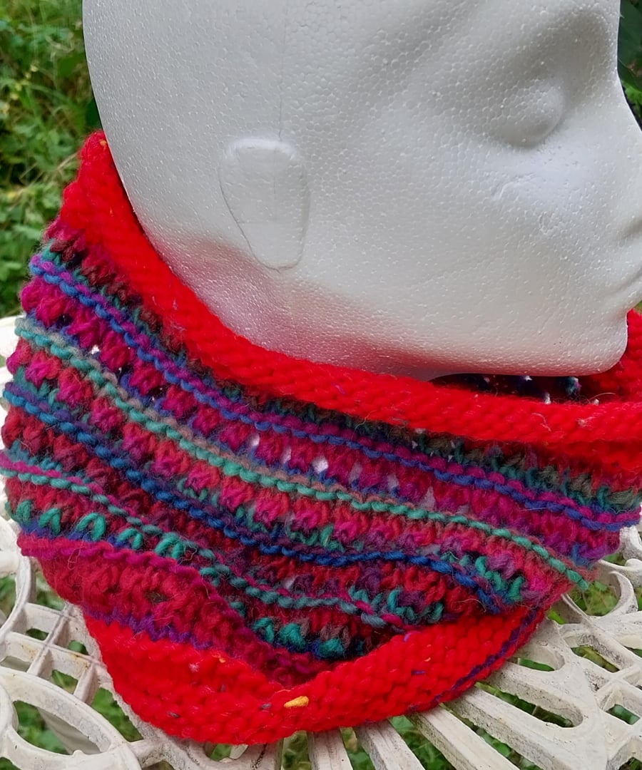 Handknit chunky wool circular cowl col 5 with Red contrast