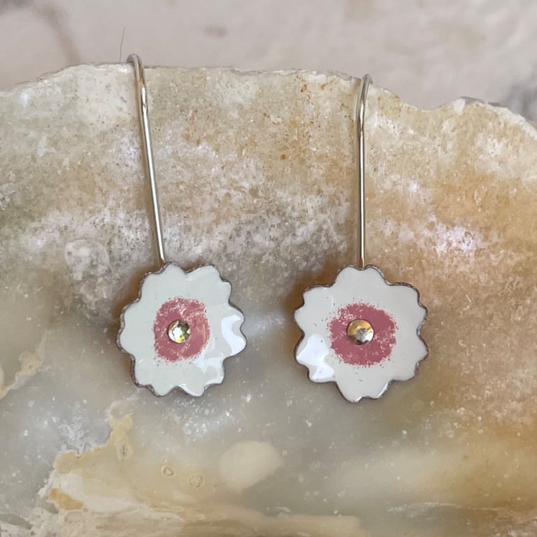 Fun Flower enamel earrings White and Pink