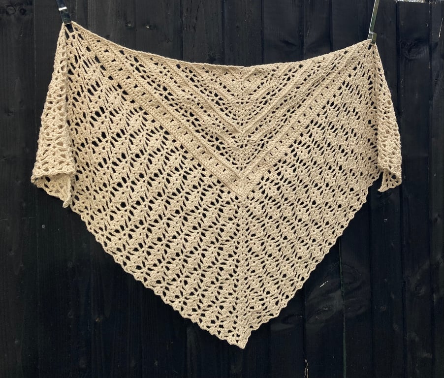 Feminine Lace Triangle Wrap Shawl Scarf in Soft Beige Vegan Yarn 